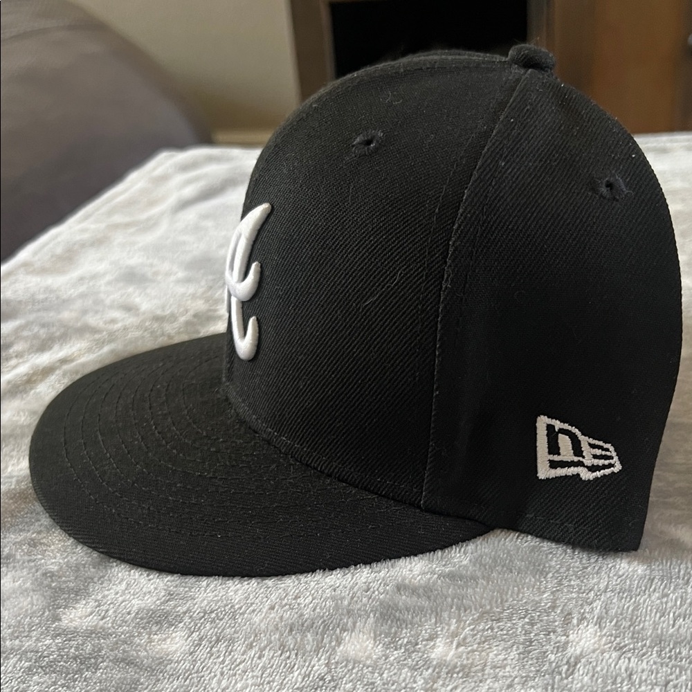 New Era Black Cap with White Embroidery - Picture 2 of 7
